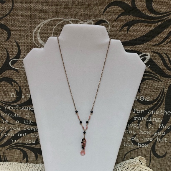 Jewelry - Vintage Petite Black and pink beaded necklace